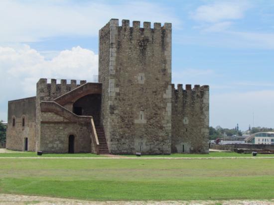 Saint Domingue, Fort Ozama, construit en 1502 par Frey Nicolas de Ovando, fondateur de la ville