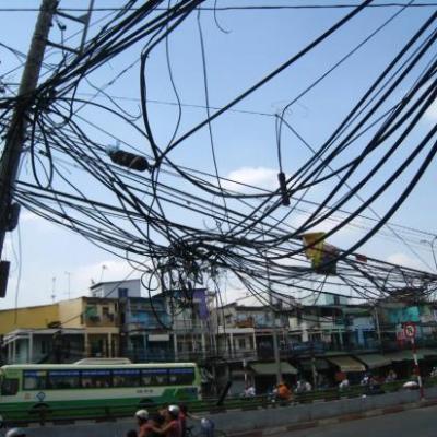 le réseau électrique à Ho Chi Minh (idem à Hanoi)