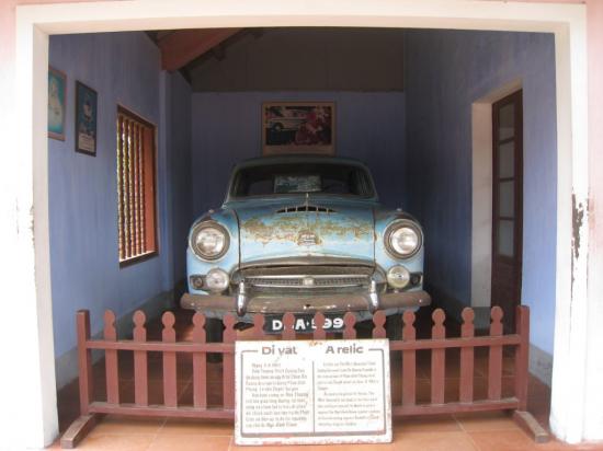 Pagode Thien Mu; voiture utilisée en 1963 par le moine Tich Quang Duc pour se rendre à Saigon et s'immoler par le feu